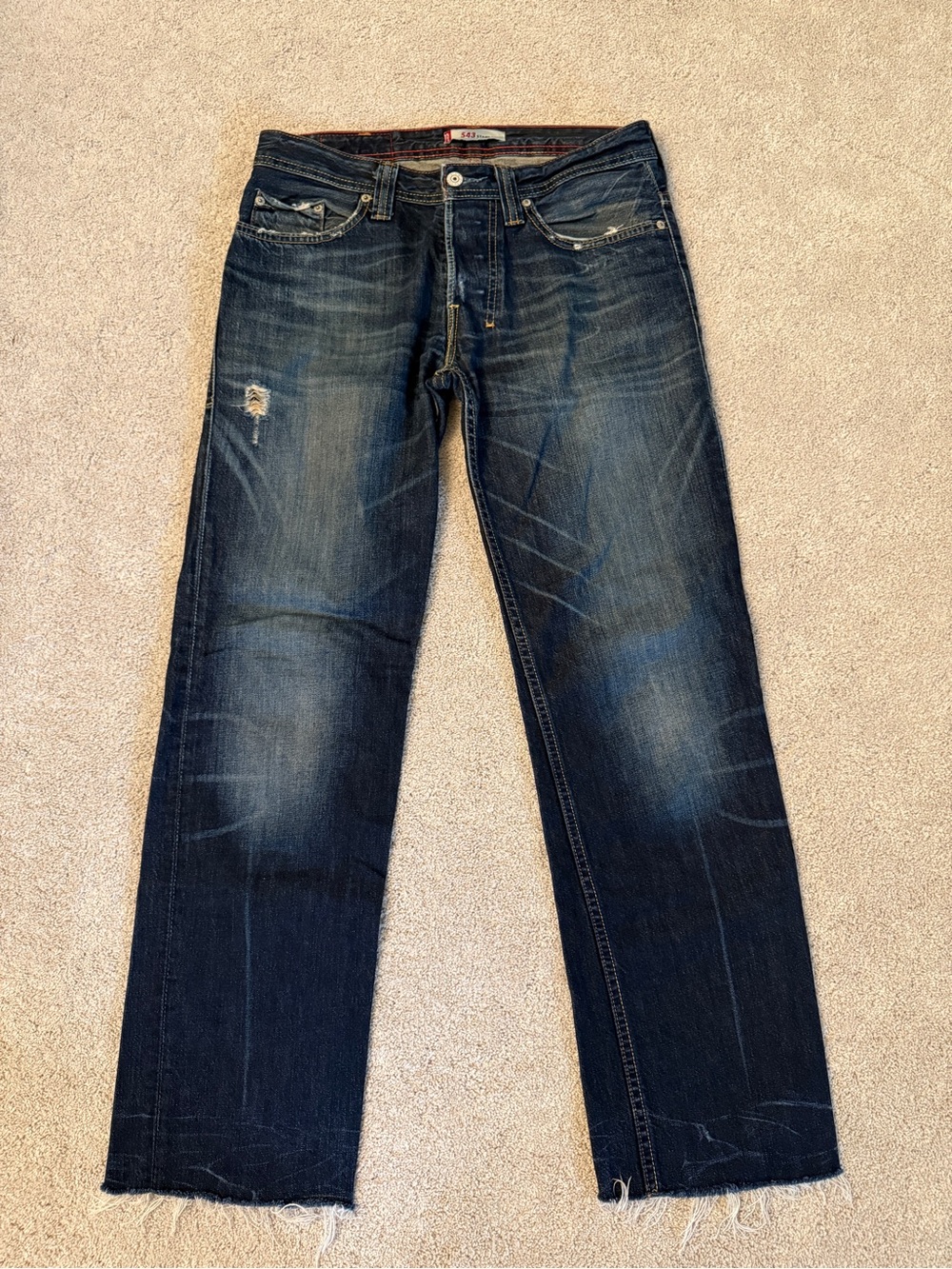 Levi's 543 Men's Dark Blue Straight Jeans with Subtle Distress